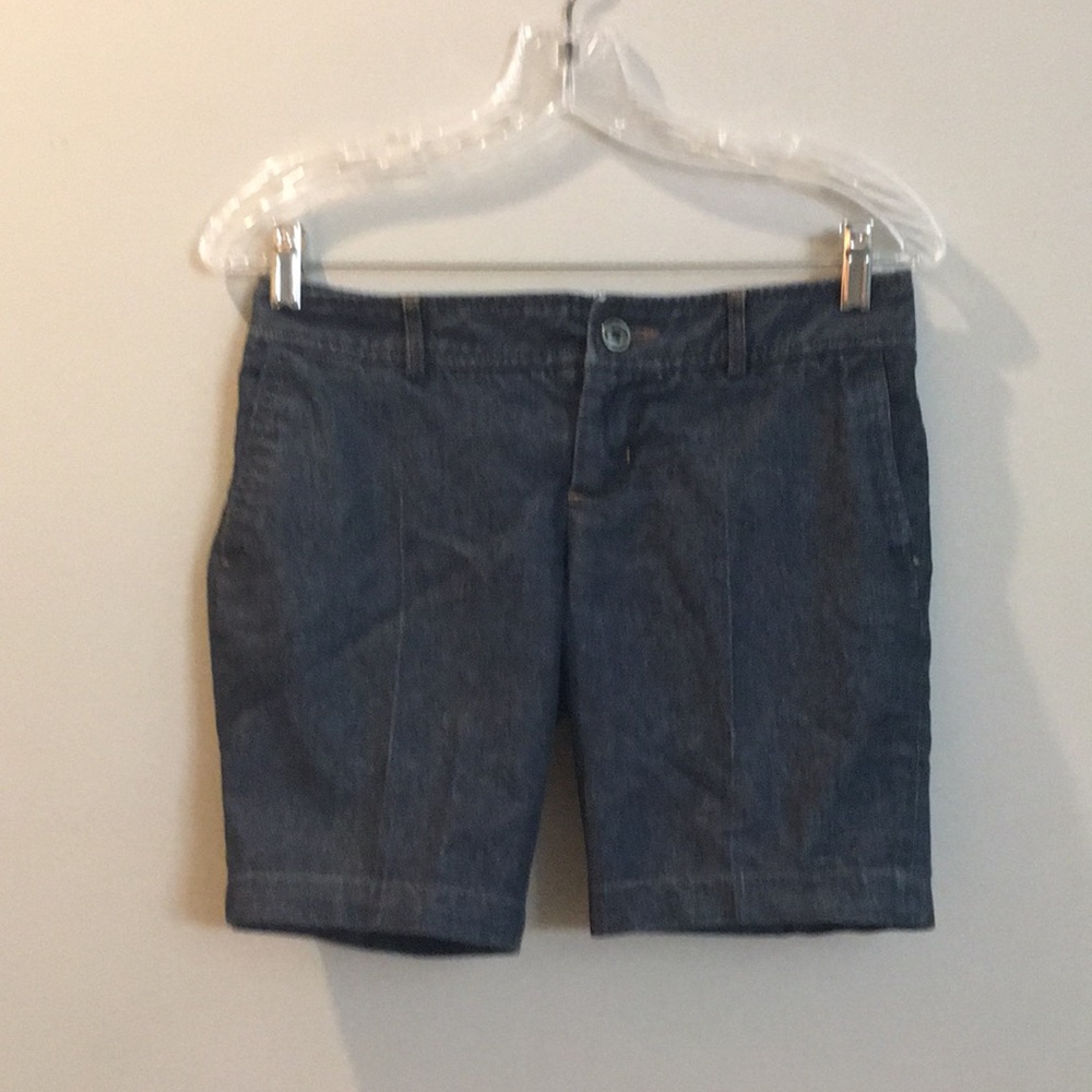 Zara Basic size 4 Jean shorts with pockets {1049}